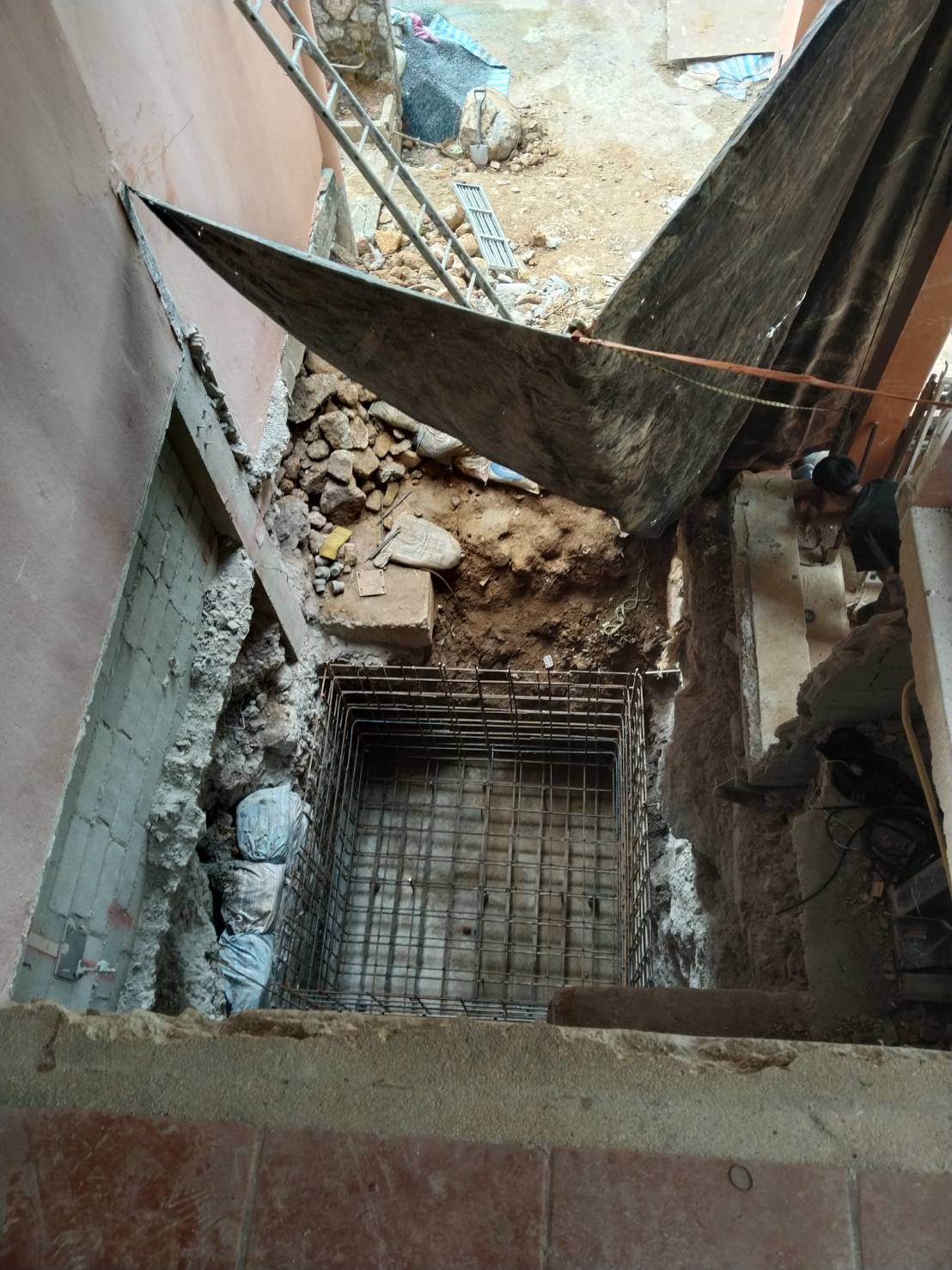 PIT STRUCTURE